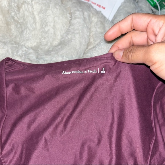 Abercrombie Soft Matte Seamless Long-Sleeve Squareneck Bodysuit Mauve Plum - Picture 3 of 3